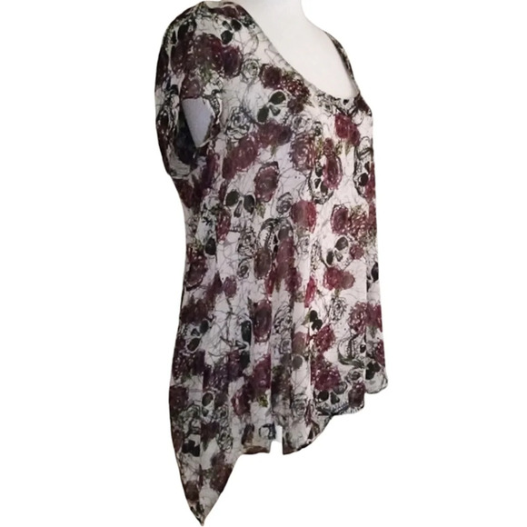 Hot Topic Women's Skull & Roses High Low Hem Blouse Size Large - Picture 9 of 11